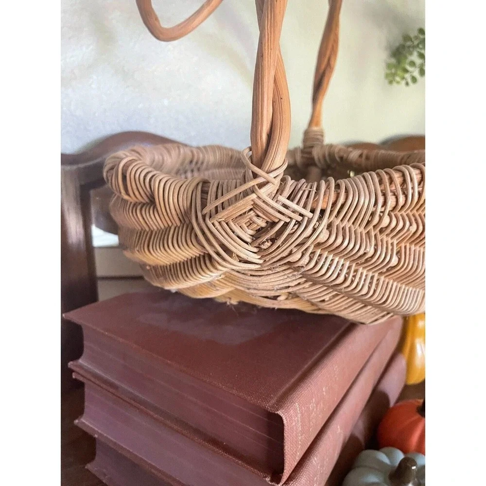 Vintage Primitive Farmhouse Basket Butt Buttocks Gathering Egg Eye Of God Easter